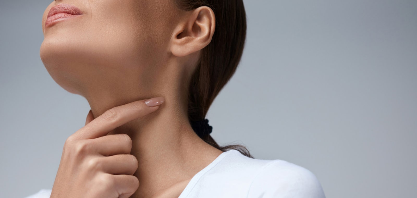 Чувство кома в горле при глотании. Ощущение кома в горле щитовидка. Нарушение глотания при ботулизме. Ощущение кома в горле щитовидка. Чувство кома в горле при глотании.