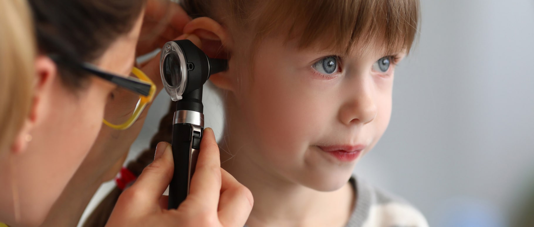 Наружный отит: причины, симптомы и лечение болезни - Mister-Blister